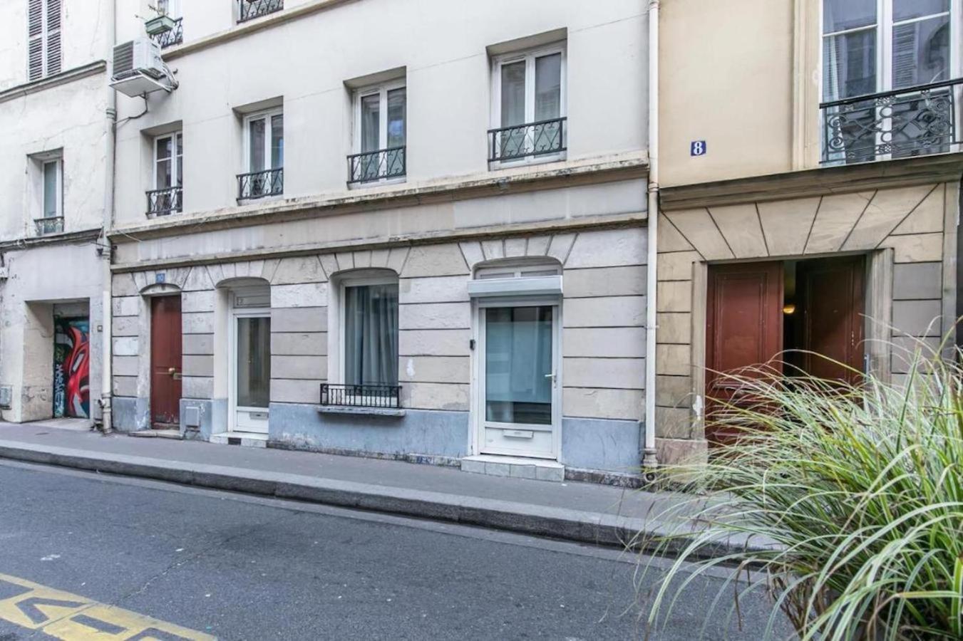 Cozy Little Duplex Near Montmartre Parijs
