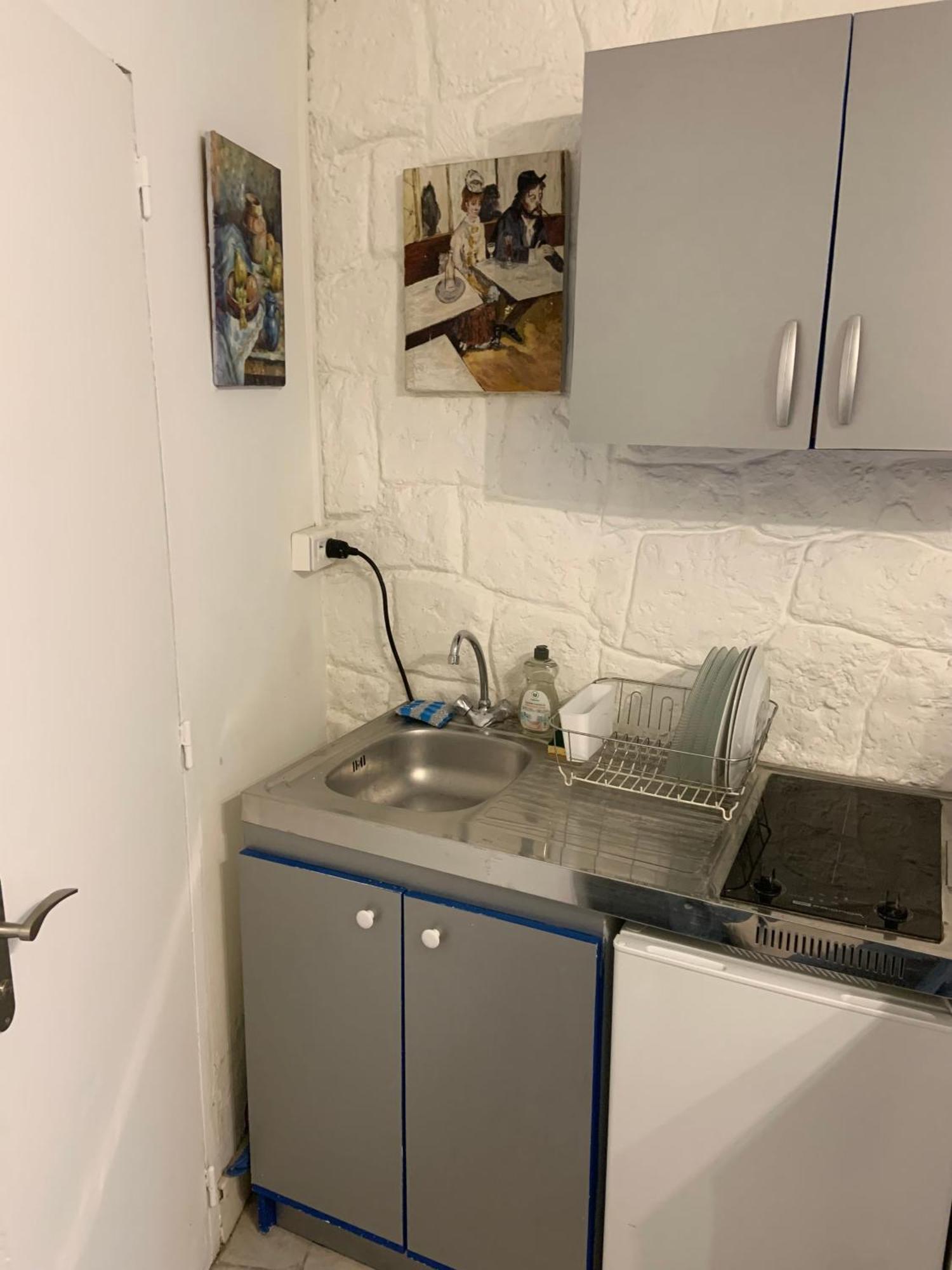 Cozy Little Duplex Near Montmartre * Parijs
